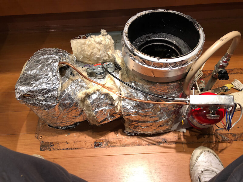 交換作業中のダクト1