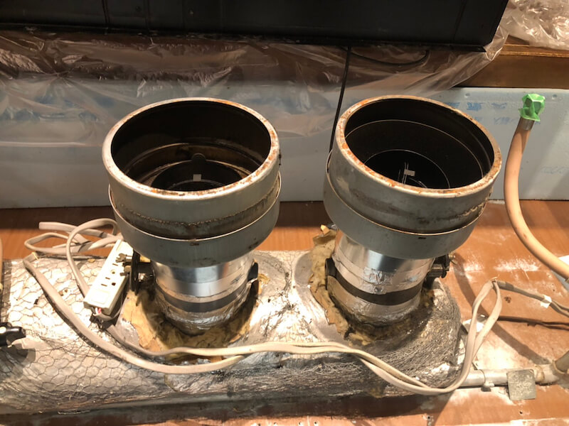 交換作業中のダクト4